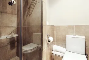 Modern 2Bed Waterfront Retreat: No Load shedding - Image 5