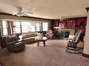 DREAM HAVEN Cozy 3 bedroom home on Crystal Lake - Image 2