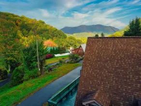 Cozy A-Frame Ski Chalet Near the Slopes - Sleeps 6 - Image 2