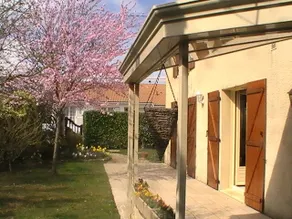Large bright house with garden - Image 4