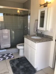 Private King Bed Guest suite in Clairemont - Image 2