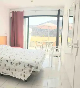 Appartement de vacances \"Silent Flat\" avec vue sur les montagnes, piscine et terrasse. - Image 3
