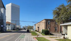Walk-Downtown/Near Cruise Port/2m driv to beach. - Image 3