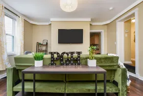 Pet Friendly + Great Location + Steps to AGH - Image 4