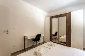Fantastic apartment at see side with pool - Image 5