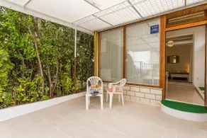 Comfortable modern studio with shaded patio - Image 3