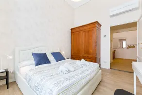GuestHost - I Renai - Ponte delle Grazie Modern Apartment - Image 3