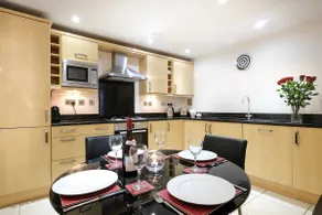Luxury Ground Floor Apartment with Parking in Central Bath - Image 4