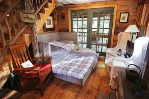 Charming Creekside Cabin - Image 4