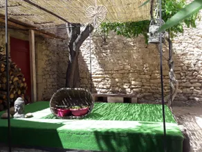 House with garden, 10 minutes from Avignon - Image 2