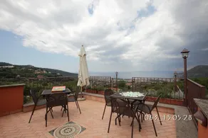 Sorrento deluxe apartment 6 pax - Image 2