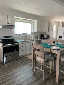 Newly Renovated, 3 BR, Steps away from Sunset Bay - Image 3