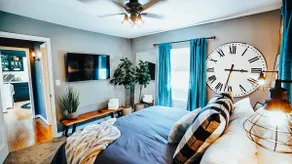 Chic and comfortable downtown home. Many extras! - Image 3