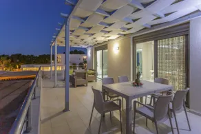 Ammos Beachfront Luxury Apartment - Image 3
