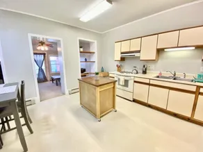 Charming 3rd Floor Walk-up River View - Image 2