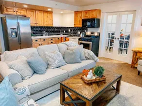 Cozy Mountainside 2 Bdrm Apt. w/ Kitchen and View - Image 5