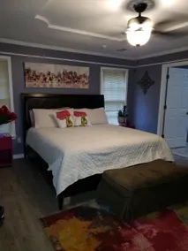 A retreat in the city. Spacious, sleeps up to 20! - Image 5