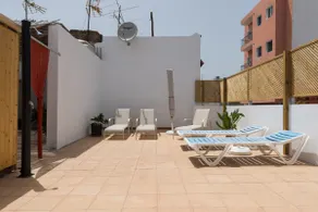 Private Solarium - 2BR House Near the Airport - Image 2