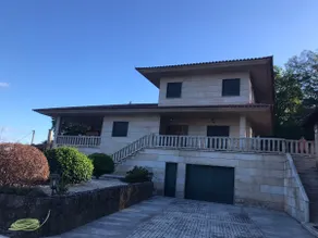 Spacious villa with a pool and barbecue - Image 2