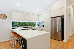 Black Salt Beach House Rye - Image 3