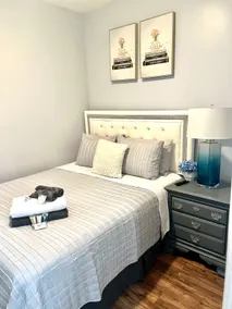 Lovely vacation home free st and share parking - Image 5