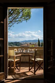 Apartment with hill view and pool - Image 3