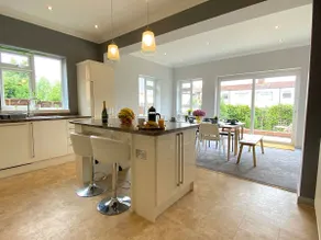 Beautiful 4 Bedroom house -5 min walk to the beach - Image 3