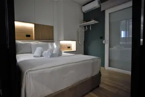 Ivory Hut - Vibrant Suite - Image 2
