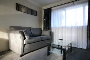 200 on Lake View - Image 4