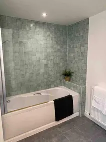 Town centre apartment with parking - Image 5