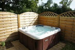 Private Country Retreat With Hot Tub - Image 4