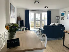 Modern Waterside Luxury House 3/BR Great Location - Image 2