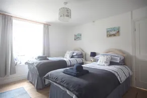 Traditional Cottage. 5 min walk to the beach, village setting. - Image 4