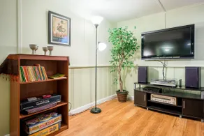 Clean, safe, private basement apartment - Image 5