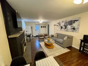 Cozy Little Suite in the middle of Stoney Creek - Image 3