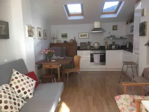 Cosy Artist’s Studio near town centre, Cheltenham - Image 3