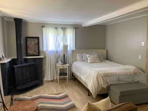 Quiet & Cozy Main Street Retreat - Image 3