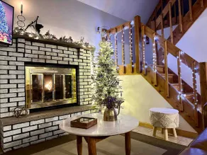 Pocono Hills Retreat- Hot Tub- Family Getaway - Image 2