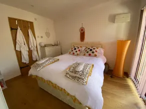 The Retreat, A relaxing getaway for couples - Image 3