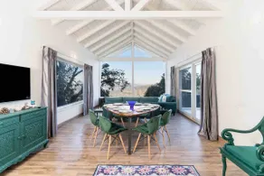 Nodo Living Hill Chalet with Views of the Ranges - Image 4