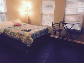 Full cozy studio/ Shared bath D - Image 5