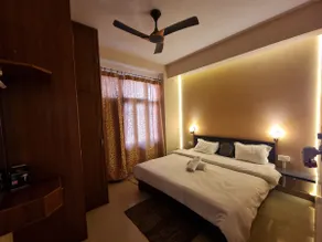 4. Ideal Luxury Stay A.C. (2BHK) 1000 sq feet - Image 3