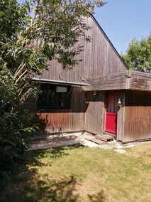 House with enclosed garden and private Wi-Fi, EV charging station - Image 4