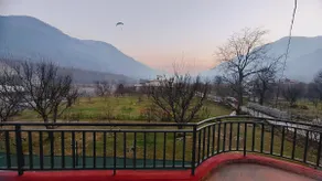 Mountainshack Riverside Stay & Cafe - Image 3