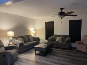 Newly Remodeled /1mile to I40/5 miles to UU - Image 3