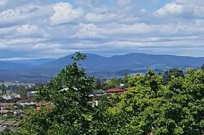 Spacious city unit. Long term avail. Mtn views - Image 3