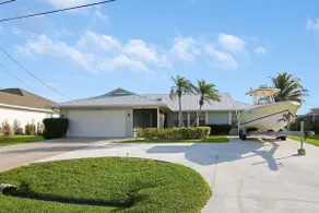 Hidden Treasure with Large Heated Pool near Boat Park 3bd/2ba - Image 2