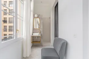 TSA Gran Via | 4 Bed Apartment with Balcony - Image 5