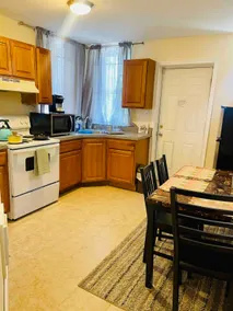Cozy and Quaint 1-Bedroom w/Backyard - Image 5