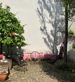 Relax in a medieval setting - Image 4